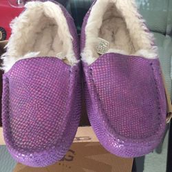 Ugg slip on shoes SZ 2
