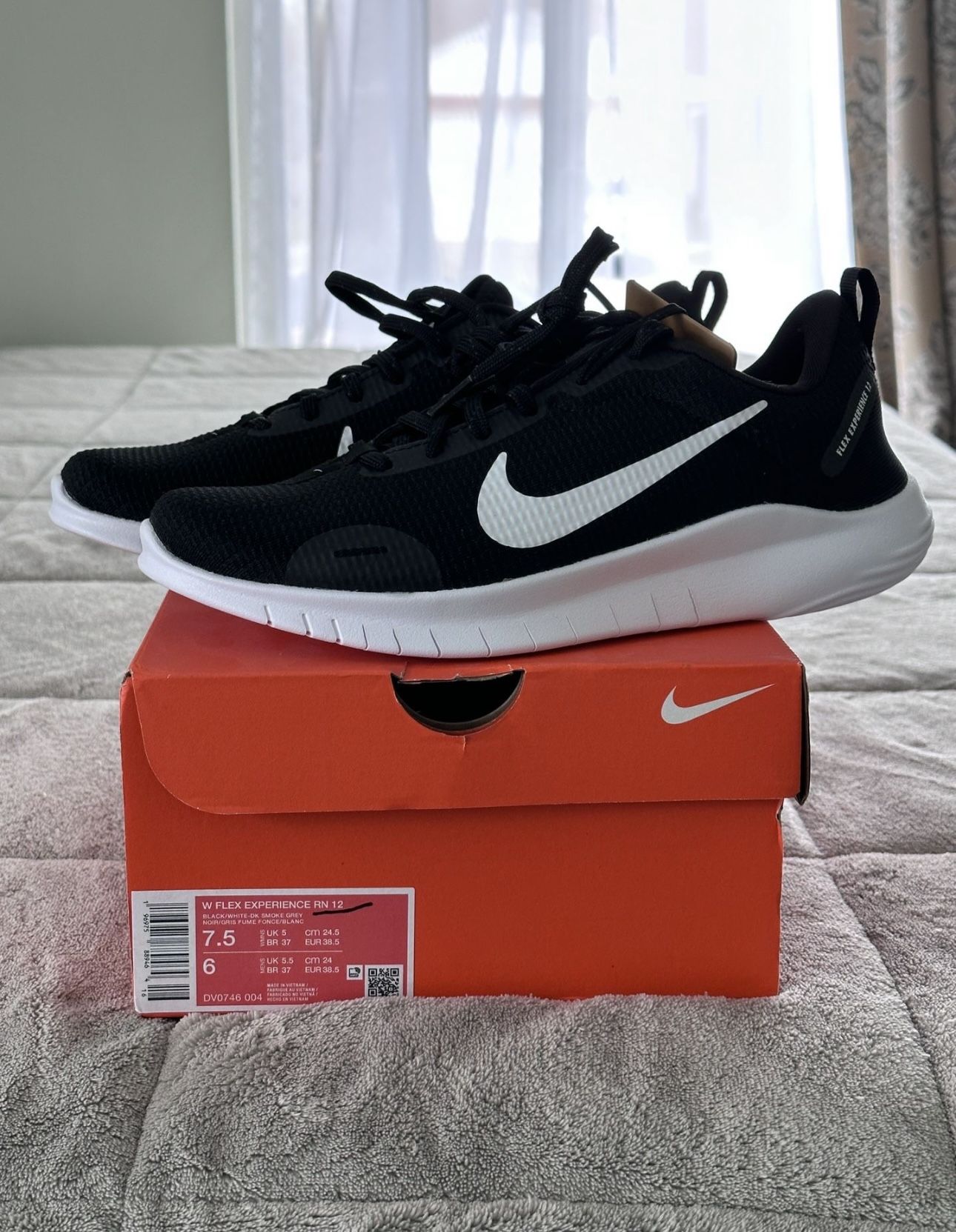 Nike Womens Flex Experience Rn 12 Black And White Running Shoes