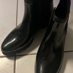 Women’s shiny Black Rain Boot Size 9