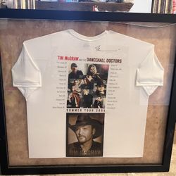 Tim McGraw Signed Tour Shirt & Photo - 2005 Tour