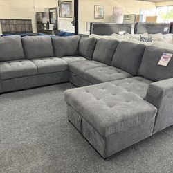 Sleeper Sectional. 🚚WE DELIVER🚚