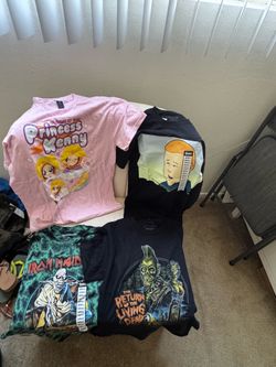 Camisetas Gráficas Talla Small - Nuevas $15 c/u—-  6 Graphic T-Shirts Size Small - New$15 each