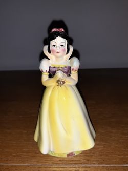 Vintage 1960 Walt Disney Snow White Figurine