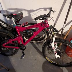 Santa Cruz Down Hill Mountain Bike