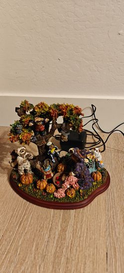 RARE Danbury Mint Boyds Bear Halloween Party Light Up Display Collectible