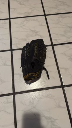 Mizuno Youth Softball Glove