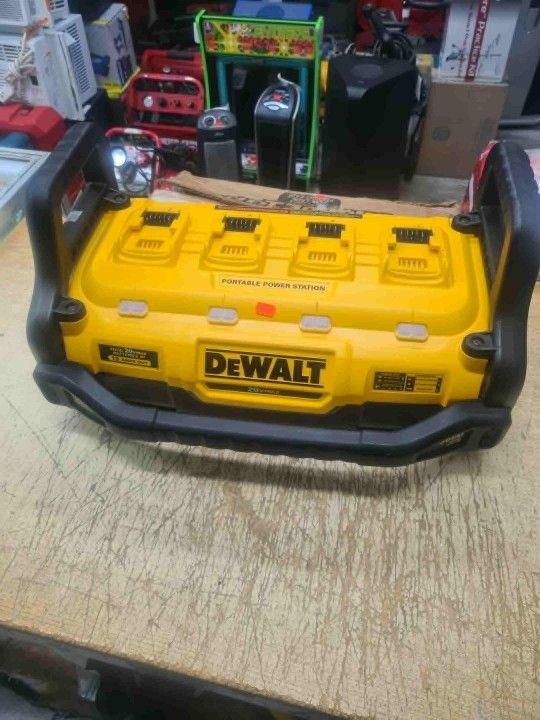 DEWALT
1800 Watt Portable Power Station and 20V/60V MAX Lithium-Ion Battery Charger