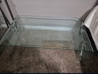 Glass Table/ Meza De Vidrio