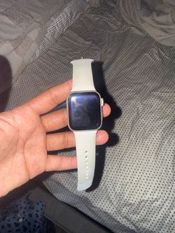 Apple Watch SE with White Sport Band