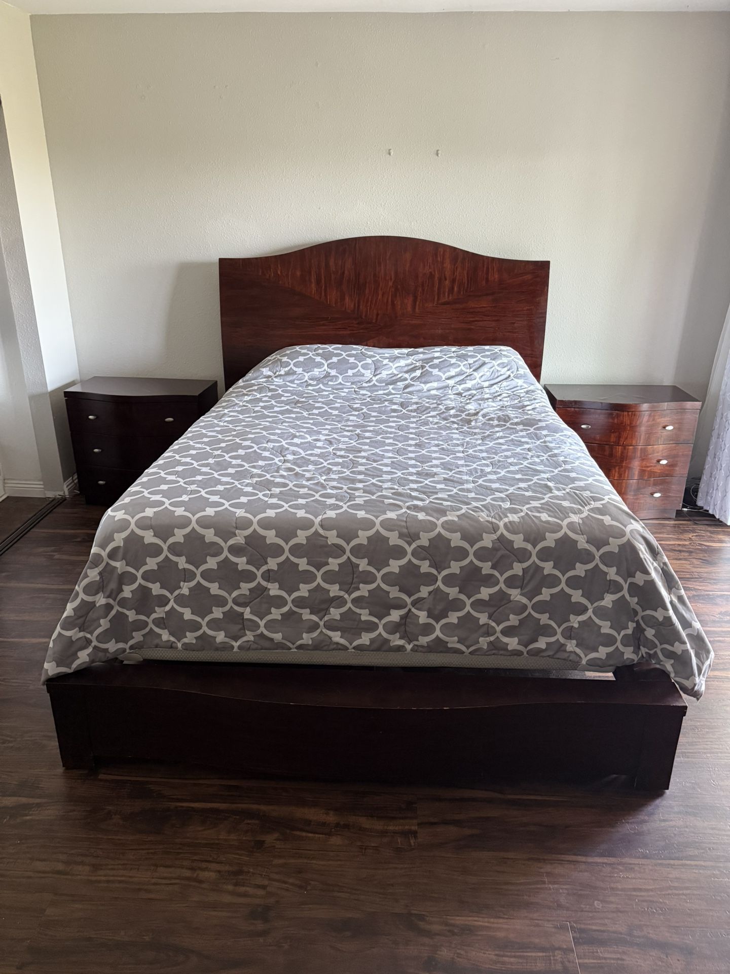 Bedroom Furniture Set