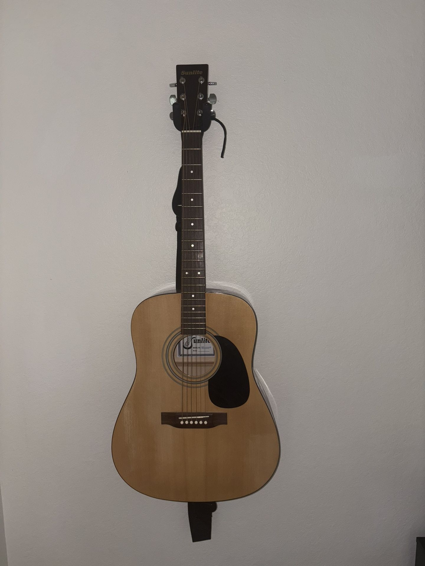 Sunlite Guitar With Picks,Holding Strap, Case,& Wall Mount