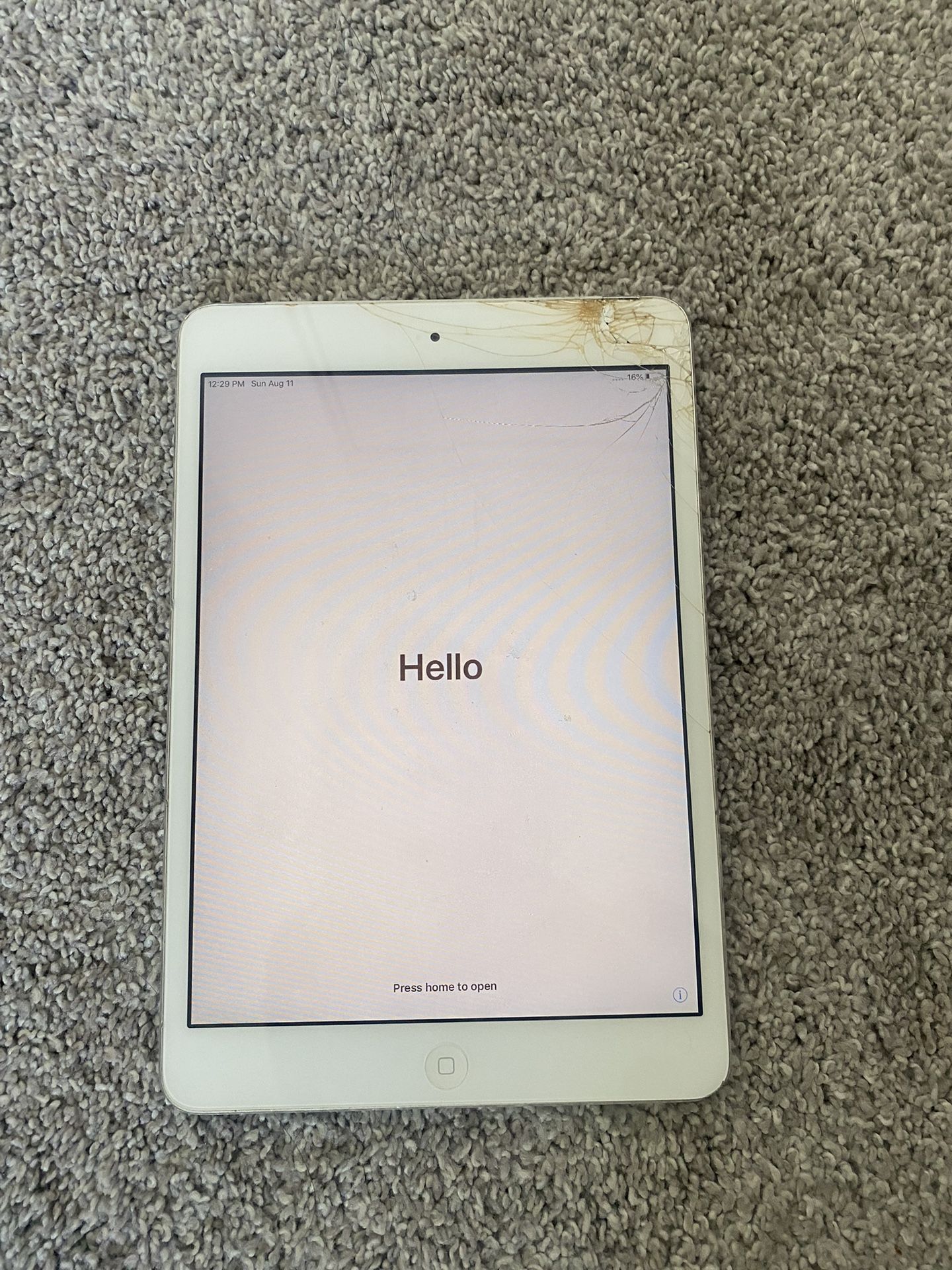 **For Sale: Fully Functional Silver iPad Mini 2 (32GB) – Cracked Screen