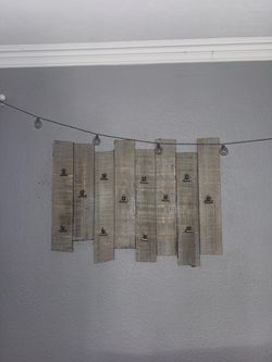 Wood photo clip wall decor