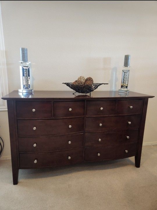9 Drawer Dresser (free mirror w/purchase)