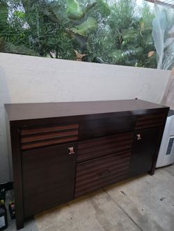 Dresser
