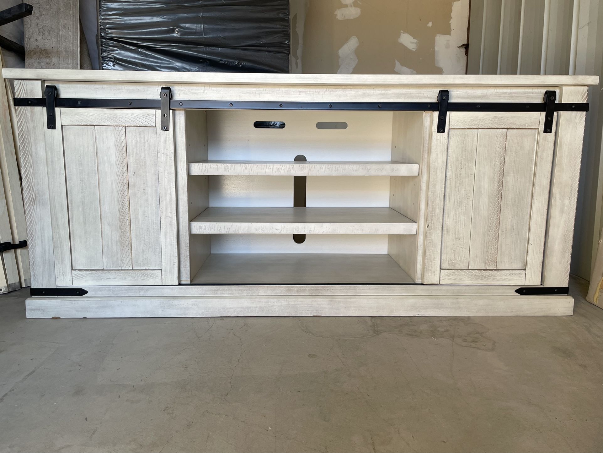 70” Farmhouse Tv Stand 