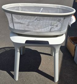 4moms Mamaroo Sleep Bassinet Calms and Soothes - White awesome condition