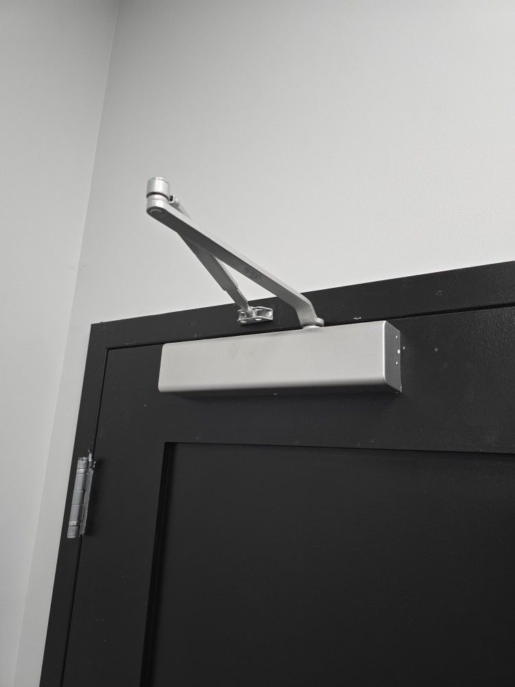 Commercial Door Closer With Adjustable Pressure