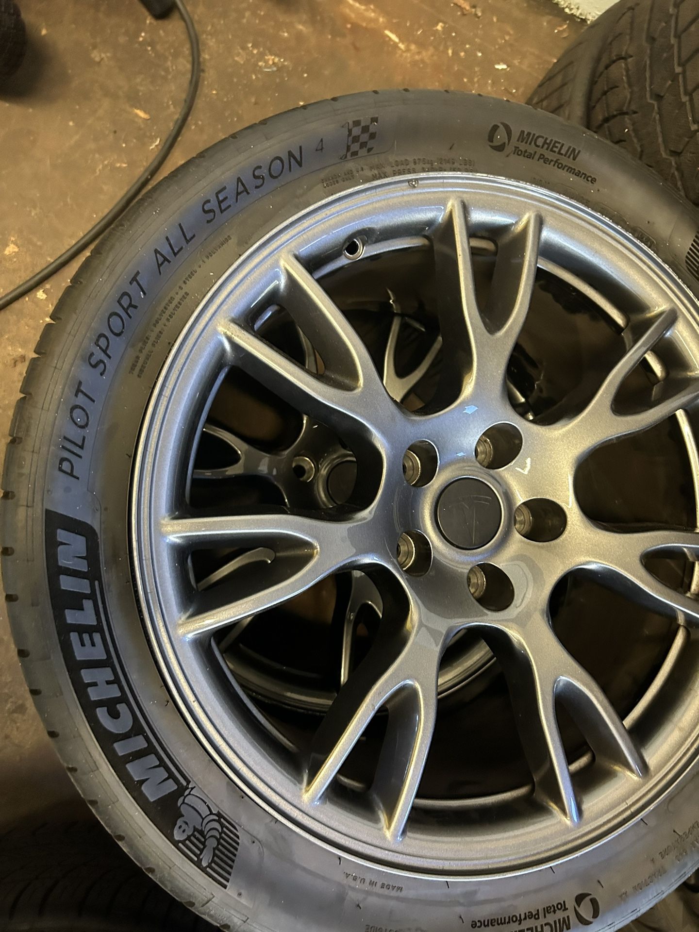 Tesla Plaid Wheels And Tires