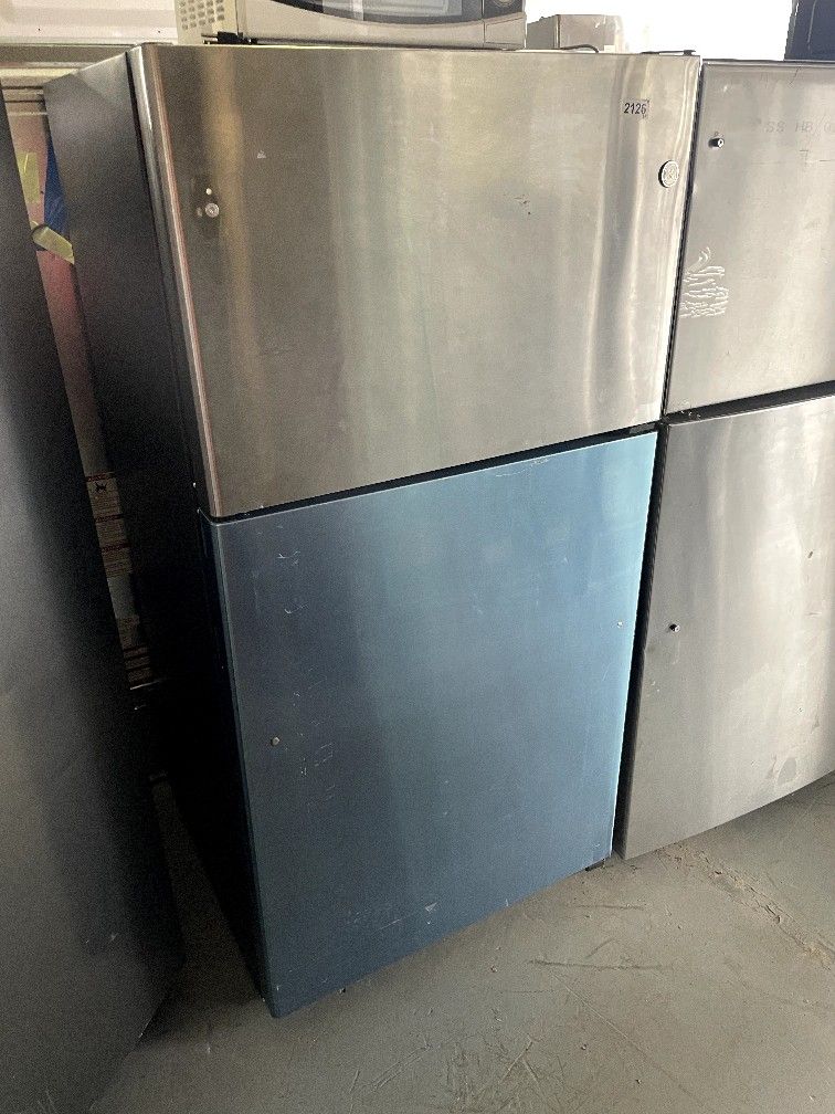 GE 33” top freezer refrigerator stainless steel $450