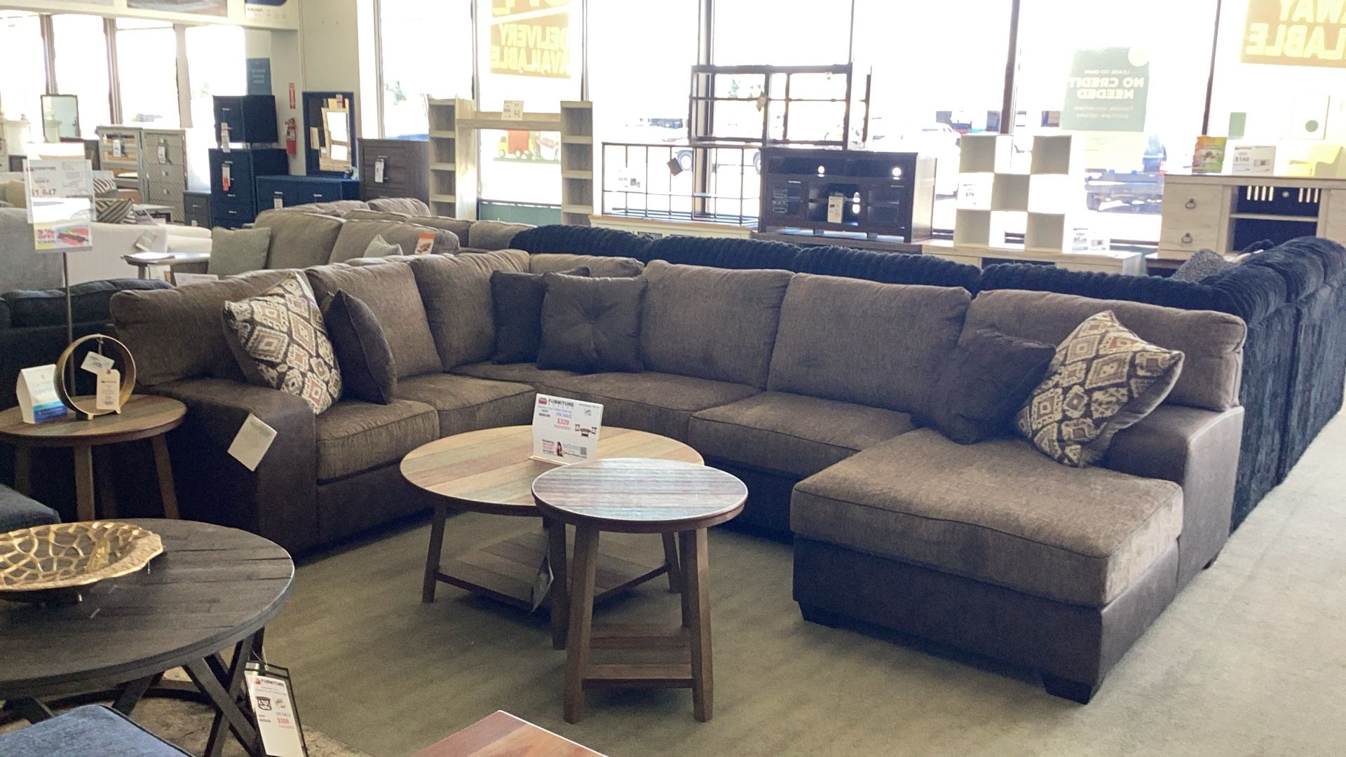 3pc Sectional With Chaise