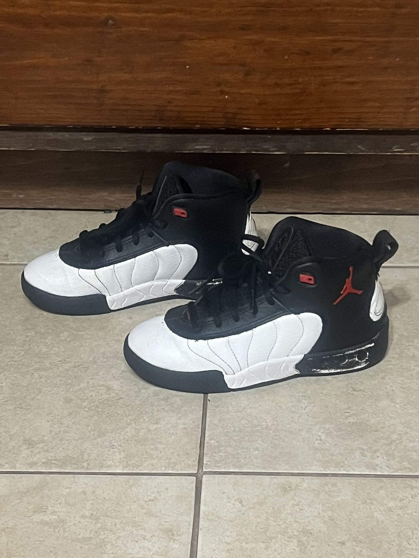 Jordan Shoes Kids Size 2. Very Good Condition $30