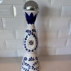 Clase Azul Reposado Tequila Tavalera Pottery Ceramic Bottle Decanter Butterfly Emblem