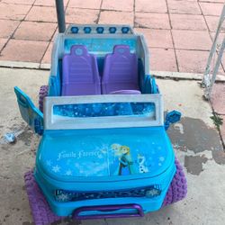 Frozen Family forever electric car