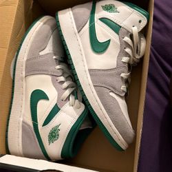 Air Jordan One Mid (gray Green) 
