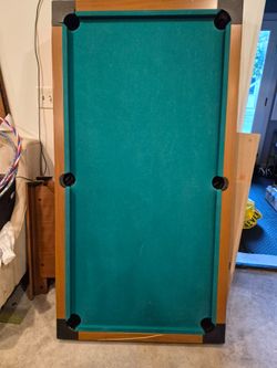 Ballar, Pool table