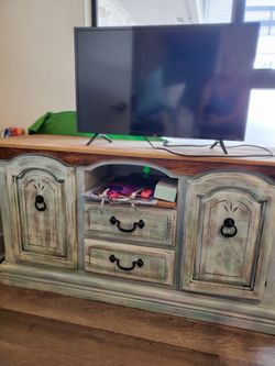 GORGEOUS SHABBY CHIC TV CABINET
