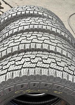 275/65/20 Pirelli 📍📍 Vendo un set de llantas con 80% de vida las 4 📍🌟
