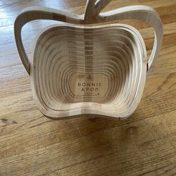 Bonnie & Pop Expandable Wooden Fruit Basket