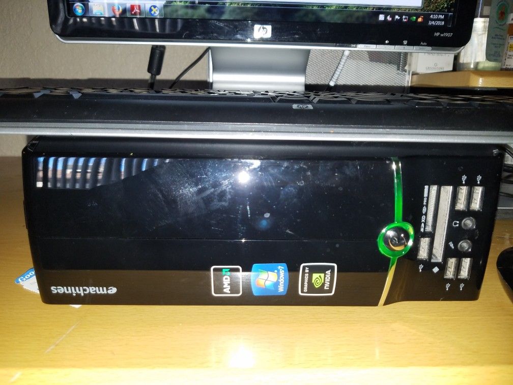 Desktop computer emachine EL1352G