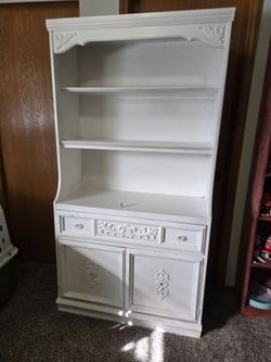 White Vintage Hutch/Bookshelf/Buffet
