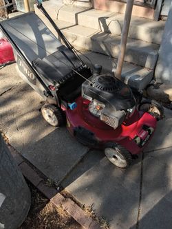 Toro lawnmower with bag runs great