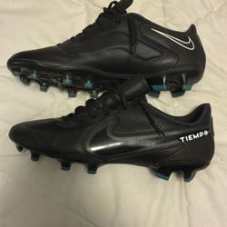 Nike Soccer Cleats Size 10.5