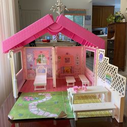 Barbie 1992 Fold N Fun House