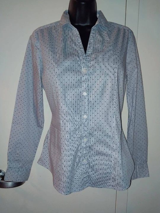 Size 8 (Med) Button Up Women's Work Shirt