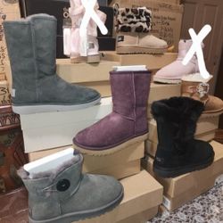 BRAND NEW UGGS BOOTS SIZE 5