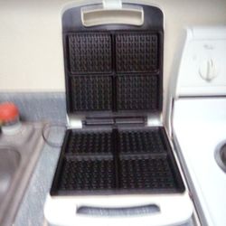 Waffle Master Pickup Between 2:00-10:45 Pm Rainbow/95 Cash Only Read Description 