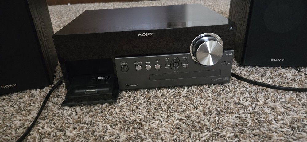 Shelf Stereo