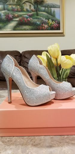 Dress shoe. Size 5.5