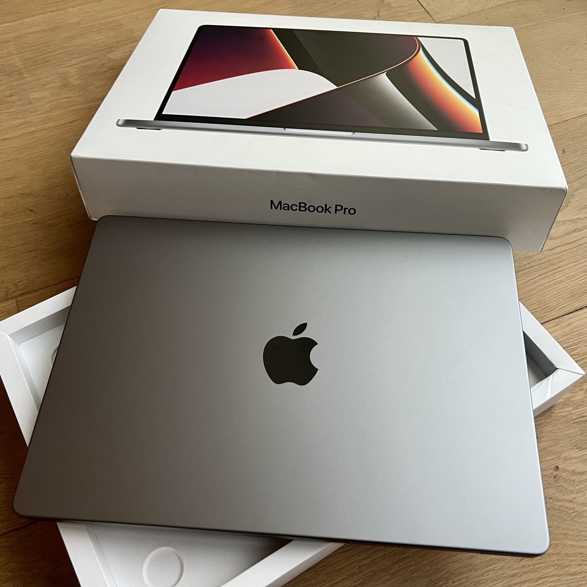 1TB SSD 64GB RAM M1 Max Chip 32-Core GPU 16” MacBook Pro Touch ID 10-Core CPU 2022 XDR Liquid Retina Display Equivalent to 2023