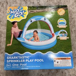H2OGO! Bestway Sharktastic Sprinkler Play Pool Kids Inflatable Shark Pool 24 gal