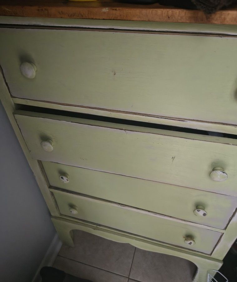Tall 4 Drawer Dresser 