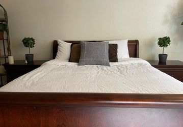 High-Quality Sleigh Bed + 2 Matching Nightstands – 3-Piece Set