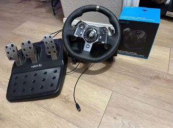 Logitech G920 gaming steering wheel with pedals and shifter.