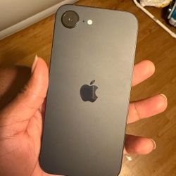 iPhone 16e