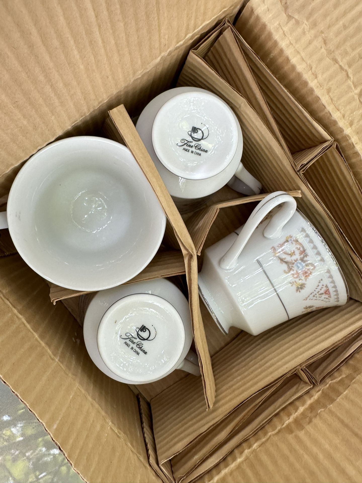 New - 20 Piece Dinner Set